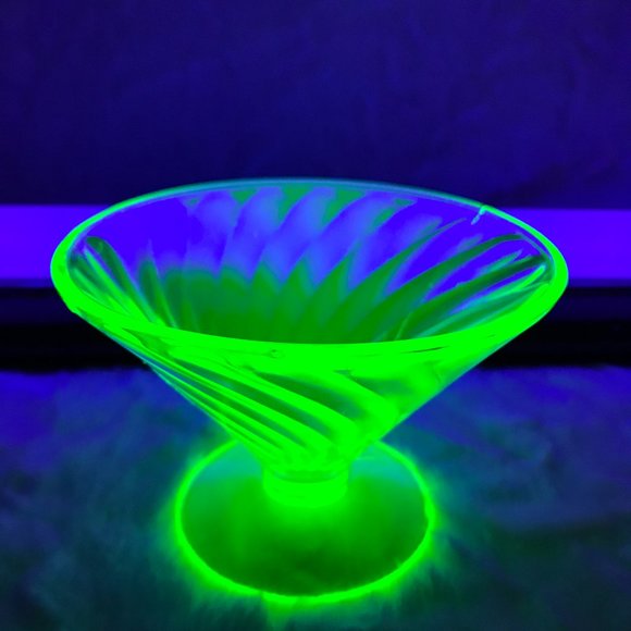 Vaseline Uranium Federal Glass Swirl Dessert Cup #52 - Picture 3 of 7